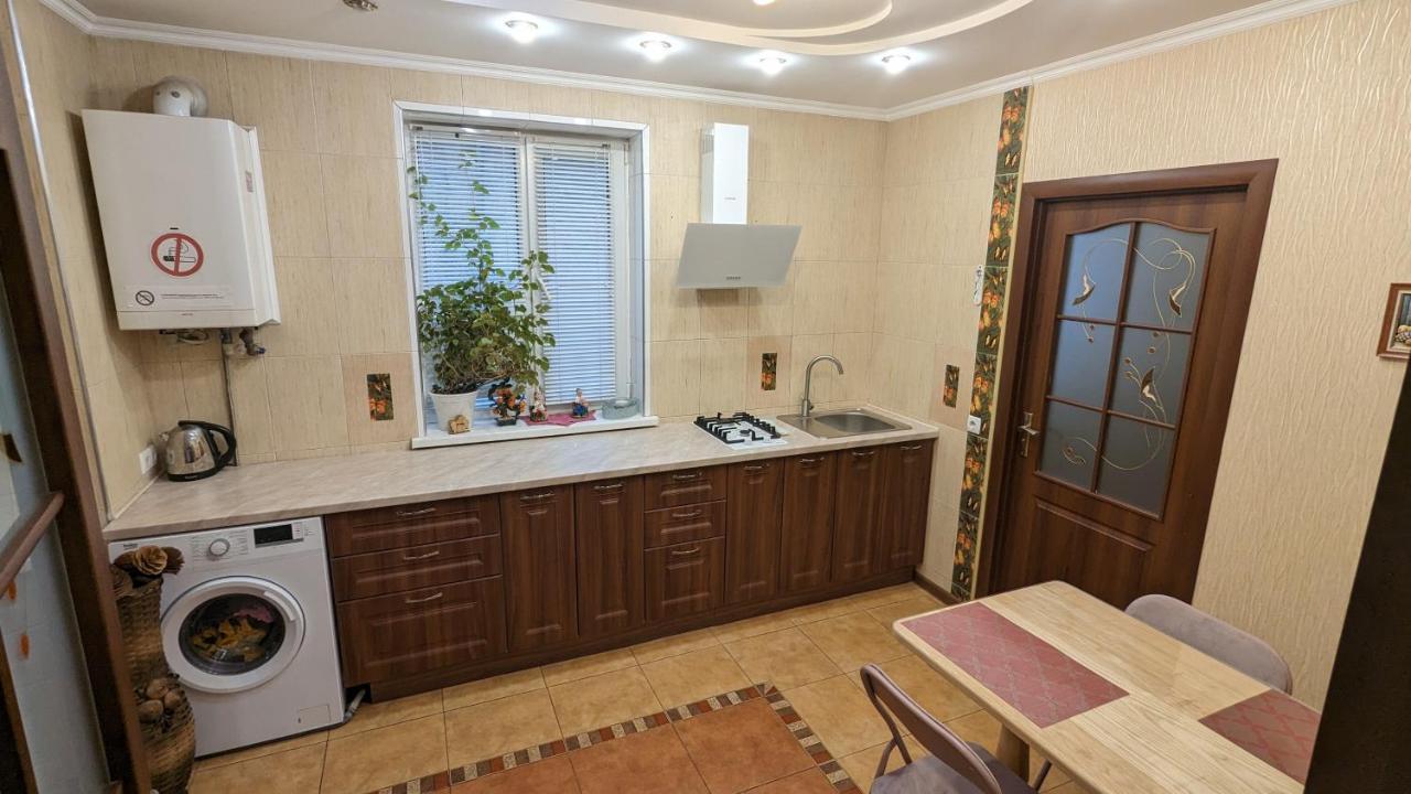 Townhouse Euro жд вокзал, фонтан, чеки прро Holiday home Vinnytsia